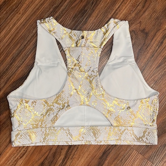 Fabletics On The Go Midi Medium Impact Sports Bra - Picture 8 of 15